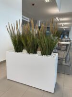 umjetna trava u tegli